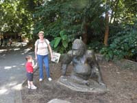 29-Grammy_and_Kenny_check_out_the_gorilla_statue