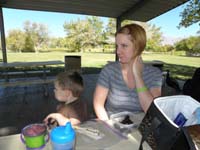 50-quick_picnic_lunch_before_heading_home