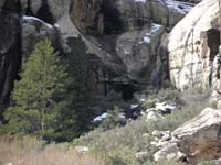 08-zoom_view_of_Lost_Creek_Falls_flowing