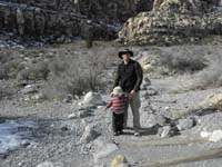 10-Daddy_and_Kenny_at_the_beginning_of_the_trail