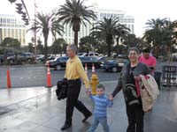25-Poppy_Kenny_and_Baba_on_the_strip-Bellagio_in_background