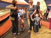40-Cindy_Kate_Mommy_and_Kenny_in_the_balloon