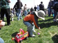 68-Kenny_spilled_his_eggs_and_collected_them_again