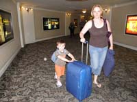 02-Kenny_helps_with_the_luggage_in_Paris_hotel_and_casino