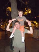 12-Kenny_on_Daddy's_shoulders_waiting_for_the_Bellagio_Fountains_show