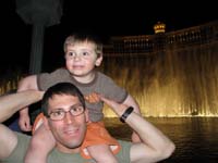 13-Kenny_on_Daddy's_shoulders_and_the_Bellagio_Fountains_show