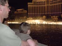 15-Kenny_and_Daddy_enjoy_the_Bellagio_Fountains