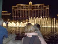 16-Kenny_and_Mommy_enjoy_the_Bellagio_Fountains