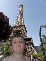 25-Kenny_and_the_Eiffel_Tower