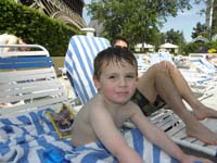 27-Kenny_chillin_by_the_pool