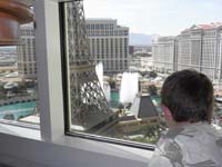 31-Kenny_watches_the_Bellagio_Fountains_from_our_room
