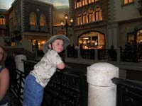 34-watching_gondolas_at_The_Venetian