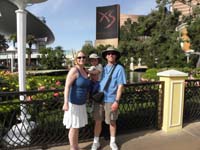 38-family_in_front_of_The_Wynn