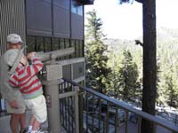 070-Kenny_using_a_monocular