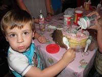 08-oh-I'm_not_supposed_to_eat_the_icing