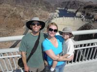 39-family_on_the_walkway_with_The_Hoover_Dam