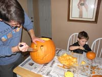 06-Daddy_cuts_the_pumpkin_while_Kenny_colors_his_own