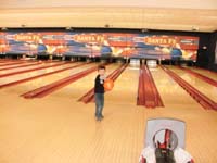 17-Kenny_ready_to_throw_the_bowling_ball