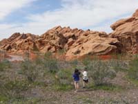 02-Kenny_and_Sierra_throwing_rocks_in_the_desert