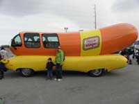 06-Kenny_and_Mommy_with_the_Oscar_Mayer_weiner_mobile