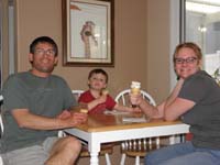 04-everybody_eats_ice_cream_cones