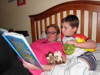 09-Mommy_reading_to_Kenny_in_bed