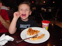 17-Kenny_ate_three_pieces_of_pizza