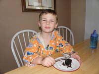 08-Kenny_likes_his_cake