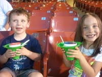 24-Kenny_and_Sierra_enjoy_Hawaiian_Shaved_Ice
