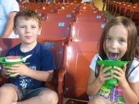 25-Kenny_and_Sierra_enjoy_Hawaiian_Shaved_Ice