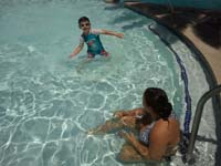 26-Kenny_and_Savannah_at_the_MGM_Grand_pool-again