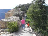 18-Mommy_and_Kenny_walking_the_Bright_Angel_Point_trail