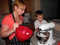 09-Mommy_and_Kenny_baking