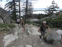 32a-heading_up_the_trail_to_Inspiration_Point