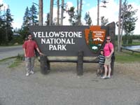 02-family_at_the_Yellowstone_National_Park_south_entrance