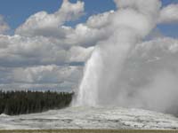 09-Old_Faithful-lots_of_water_and_steam