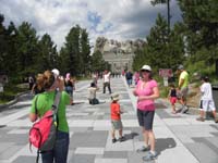 03-the_plaza_approaching_Mount_Rushmore
