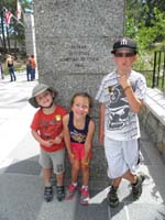 04-the_native_Nevadans_posing_at_the_column_commemorating_statehood-Toby_still_stroking_his_non-beard