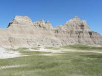 04-Badlands_scenery-we_were_amazed_with_all_the_grassland-disappointed_with_lack_of_color