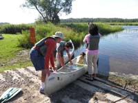 21-getting_a_canoe_in_the_water