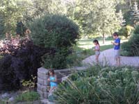 60-kids_playing_in_the_yard