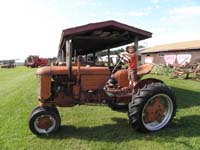 76-Kenny_found_the_tractors_super_fun