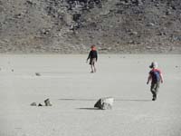 038-Kenny_and_Peppe_exploring_rocks