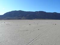 046-moving_rocks-looks_like_a_race_track