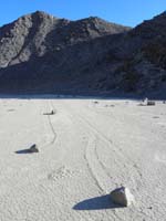 047-moving_rocks-looks_like_a_race_track-in_the_lead_is_rock_#1