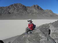 085-Kenny_on_the_rock