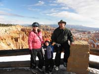 15-family_at_Bryce_Canyon_NP-Sunset_Point