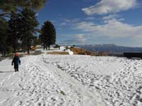 19-Kenny_walking_the_rim_trail_in_snow