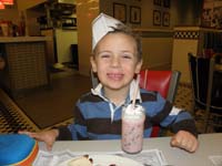05-Kenny_at_Steak_'n_Shake_at_South_Point_Casino-he_tries_hard_to_smile_right