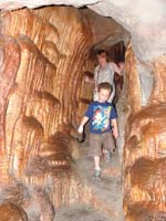 077-Kenny_and_Mommy_walking_through_an_artificial_cave_display-very_authentic